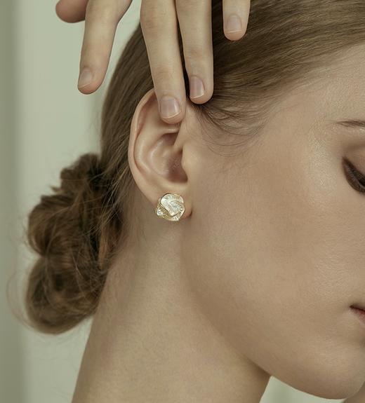 Oflye潮流饰品  简约山茶花滴釉耳钉新款独特耳饰轻奢高级感气质独特耳环 商品图0