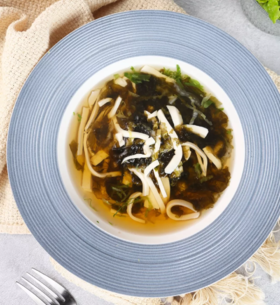 今日菜谱｜鲜香的紫菜豆腐羹