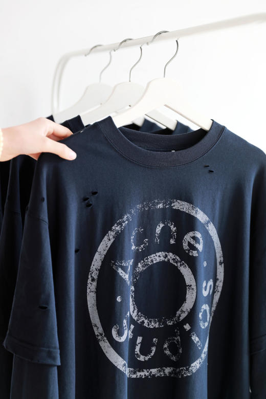 假两件长袖tee，胸口字母印花。复古做旧破洞水洗圆领上衣E010658 商品图4