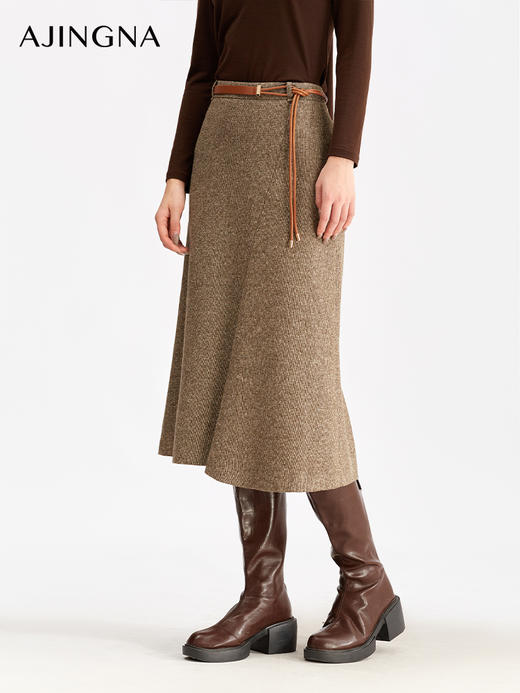 【商场同款】阿菁娜新款松弛感半身裙斜线分割高腰设计面料垂顺通勤简约氛围单品A31C113003 商品图3