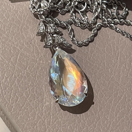 超大17克拉彩虹月光石挂件 商品图0