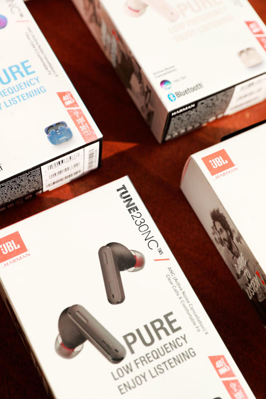 入耳式蓝牙耳机，二代目公司货。原盒品相自降噪运动耳机E010666 商品图3