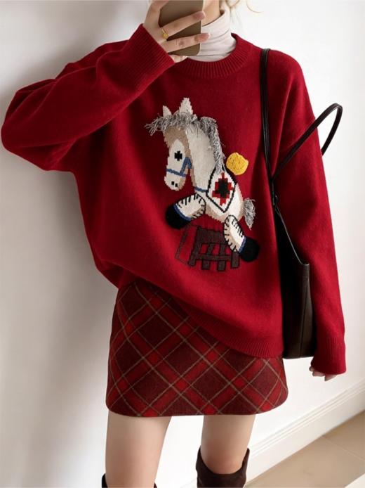 🥰【元气小马重工刺绣新年款POL0领羊毛衫8528】一眼爱上的重工毛衣针织衫！💖很适合节日的一款红色毛衣呀🥳拿在手里都感觉节日氛围感满满~喜气洋洋的 商品图1