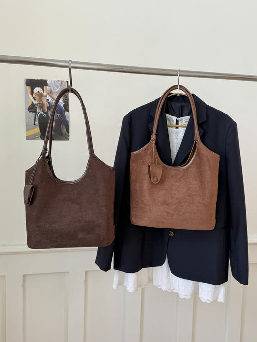 ✨复古磨砂托特包，背出高级感～【极简托特包1066 】💖最近通勤背这只复古磨砂托特包，真的超有感觉，日常装电脑、钱包、水杯完全没问题，容量刚刚好 商品图1