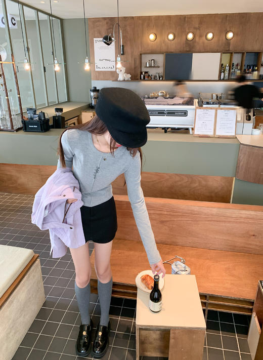 【110元任选2件】现货！ 2色字母打底衫 商品图7