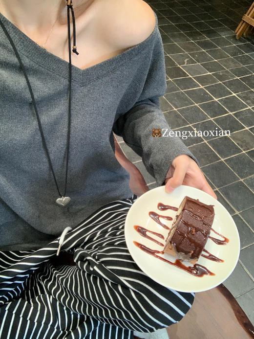 【110元任选2件】现货！灰色V领宽松大T恤 商品图8