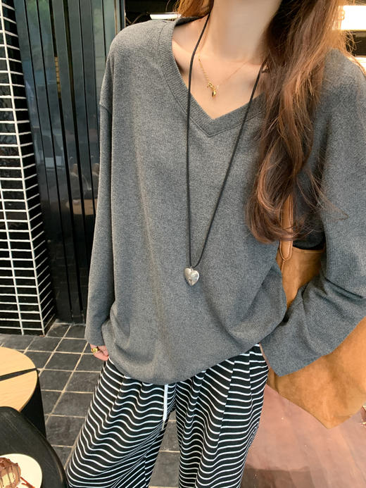 【110元任选2件】现货！灰色V领宽松大T恤 商品图3