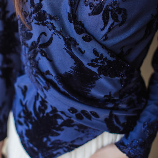 【林栖设计小店】【林栖推荐】2026春季新品藏蓝色提花蕾丝长袖复古上衣N1961363 商品图6