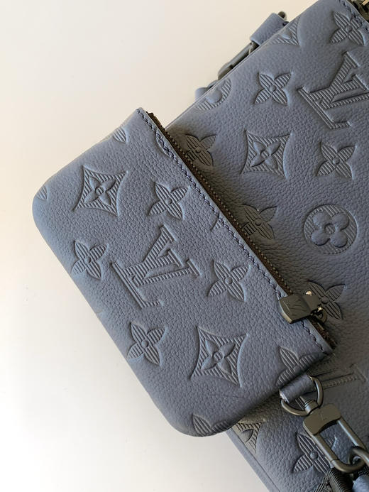 秋冬特惠💰1350 渠道级LV【全钢五金 MB163c01变码芯片】te级LV 全套包装 M27925深蓝色压花 本款 Trio Messenger 邮差包 商品图6