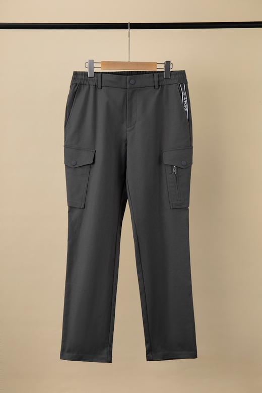 秋冬🍂男士松紧口袋款长裤来啦！100%原厂订单❗️现在的社交媒体背后算法会极限放大某一类审美的偏好，导致大家的审美趋同网上什么火，一窝蜂的全都去做。 商品图1