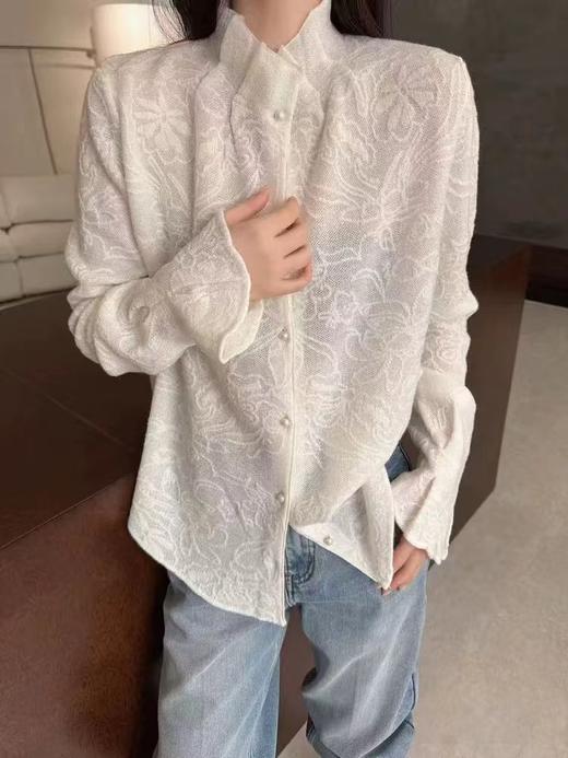 F010779法式气质木耳边半高领立体提花喇叭袖羊毛针织衬衫 商品图2