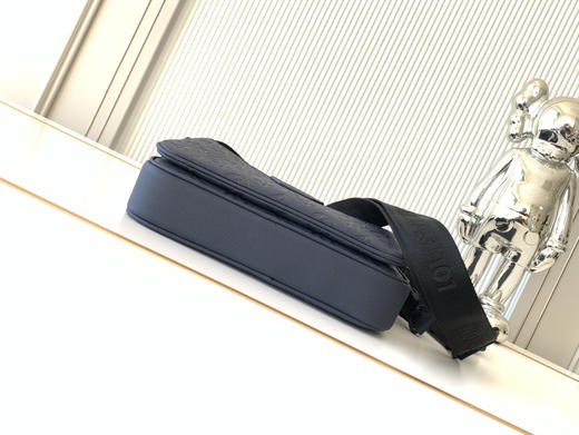 秋冬特惠💰1350 渠道级LV【全钢五金 MB163c01变码芯片】te级LV 全套包装 M27925深蓝色压花 本款 Trio Messenger 邮差包 商品图3