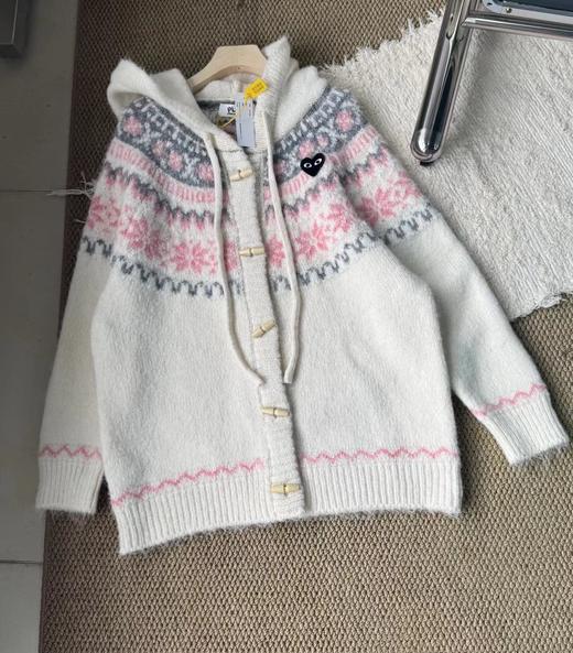 F010757甜美清新软糯木质牛角扣连帽针织开衫 商品图0