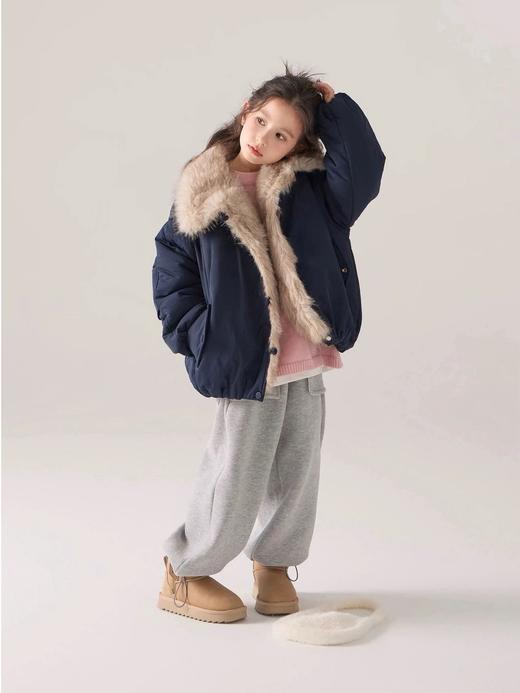 STT【儿童座山雕大毛领加厚棉服】把“暖贵松弛感”焊在身上~超大毛领+加厚夹棉的双重保暖，毛茸茸裹住身体，夹棉厚度零下都不怕，暖乎乎还不臃肿~ 商品图3