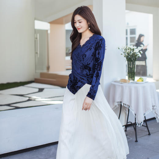 【林栖设计小店】【林栖推荐】2026春季新品藏蓝色提花蕾丝长袖复古上衣N1961363 商品图3
