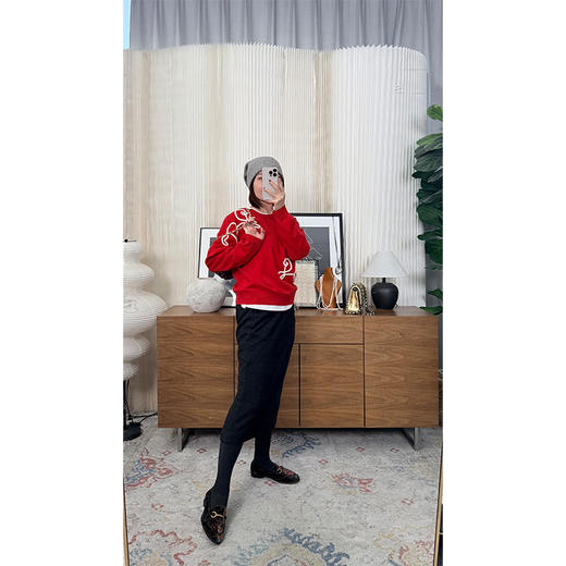 走马观花 新年红100%澳洲羊毛衫抽象小马刺绣 既是小马又是玫瑰图案 全网至高版本 宝ZI同款 商品图3