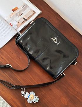 普拉达 油蜡皮单肩 soft lux 邮差包(MM)