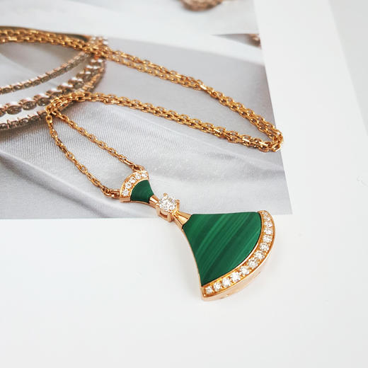 AU750玫瑰金镶钻经典时尚高定定制款扇子造型孔雀石吊坠项链28.4*19.6*4.5MM（皆取最大值）链长：45CM（长度可调节）231225TJ26 商品图5