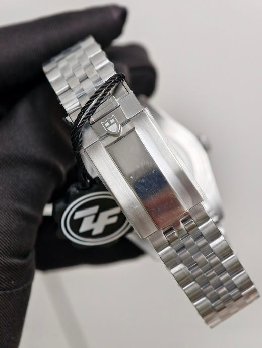 ZF出品—时光铸经典，腕间藏锋芒—帝舵碧湾54型M79000腕表【表壳】帝舵79000选用不锈钢打造表壳，经磨光与磨砂双工艺处理，有41和37毫米可选，直径复刻1950年代潜水表经典比例精品中的精品❕ 商品图6