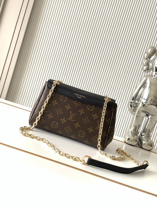 秋冬特惠💰1320 渠道级LV【全钢五金 MB163c01变码芯片】te级LV 全套包装 M26398黑色 这款BB手袋 商品图2