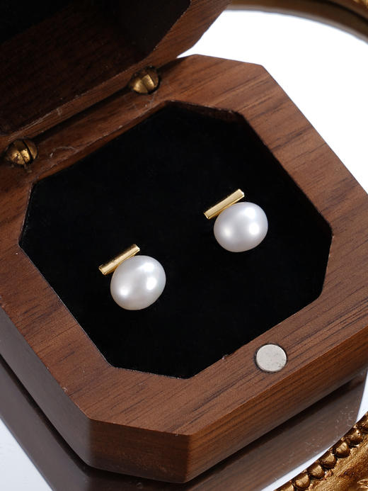 子佩集【阿芙柔光】银S925珍珠惜王妃耳钉【SGE0290013】7mm珠镀金一字巴洛克2601 商品图3