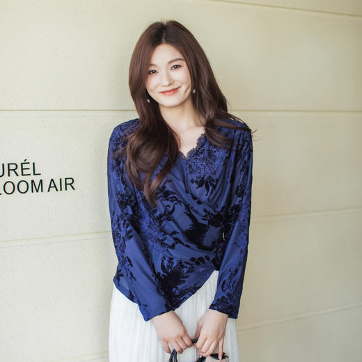 【林栖设计小店】【林栖推荐】2026春季新品藏蓝色提花蕾丝长袖复古上衣N1961363 商品图5