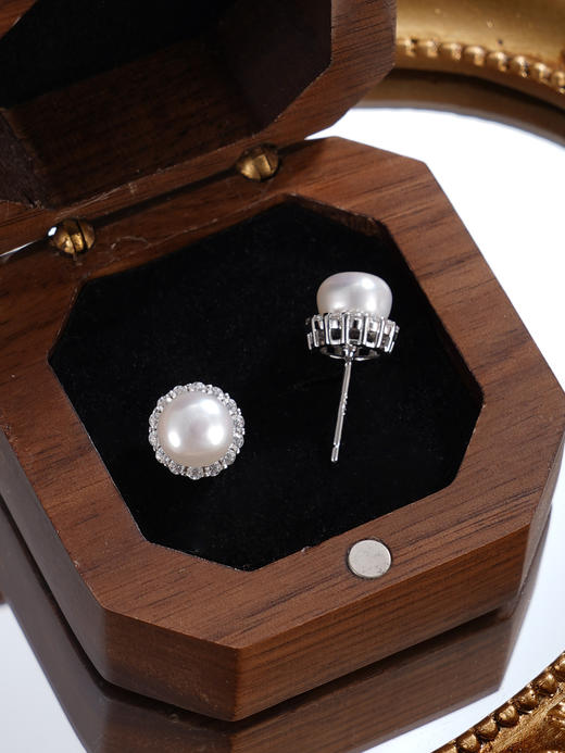 子佩集【花香梦萦】银S925珍珠惜王妃耳钉【SPE0410013】7mm珠太阳花2601 商品图5