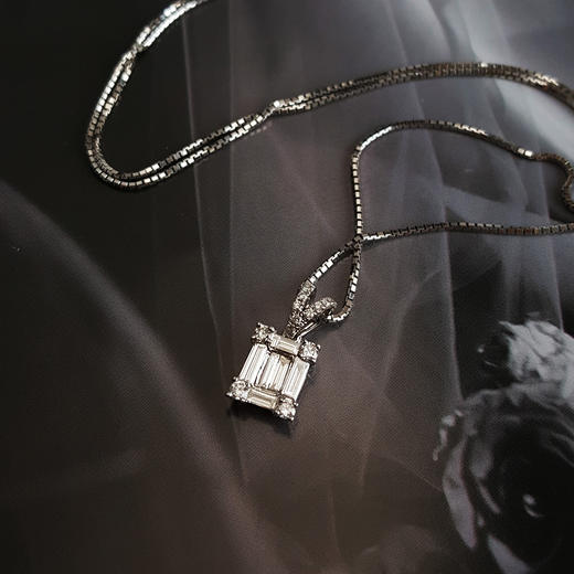 AU750白金经典时尚0.44克拉群镶钻石吊坠项链14.0*6.9*3.4MM（皆取最大值）链长：40CM 171225NJS76 商品图3