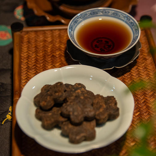 葳盛茶业2024年新品梅花小饼勐海布朗山古树普洱熟茶64g 商品图1