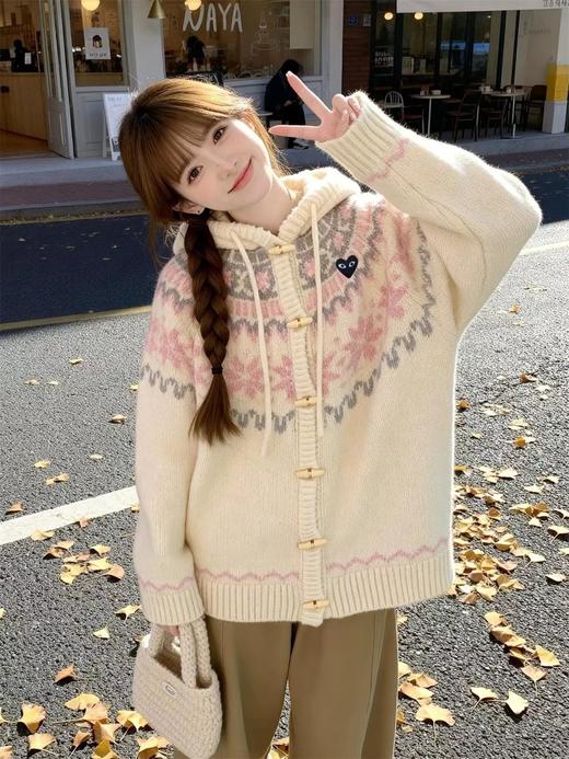 F010757甜美清新软糯木质牛角扣连帽针织开衫 商品图6