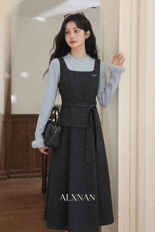 鹿向南「优雅轻性」深灰色吊带连衣裙女春季新款设计感收腰长裙 商品图5