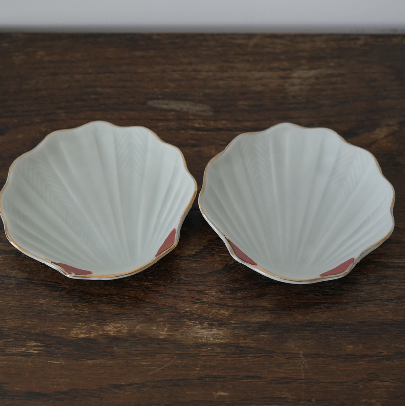 日本贝壳形描金小碟 赤绘釉上彩 X1456