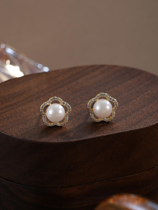 子佩集【花吻凝香】银S925珍珠惜王妃耳钉【XXED019】6mm珠镀金五瓣花朵2601 商品图5