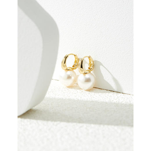 三彩2026新款简洁珍珠耳环金色耳圈简约圆形轻奢耳饰法式复古女 商品图4