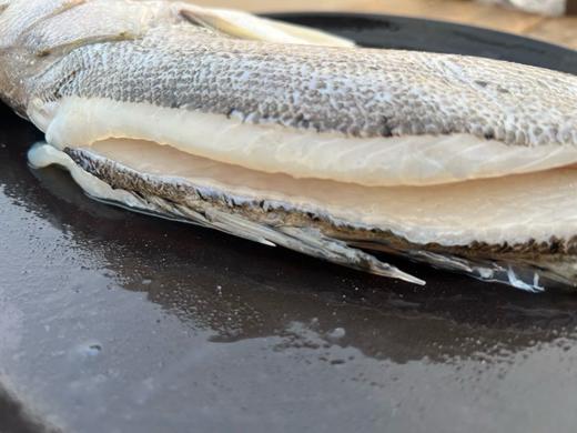 开背海鲈鱼  肉质细腻厚实 去内脏去腮去鳞  大规格单条600g/条 商品图4