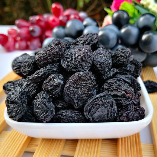 【蜜饯精选】新疆夏黑葡萄干 舌尖微醺派对 传统晾房自然风干40天 0香精色素 果香浓郁 醇厚不甜腻 商品图1
