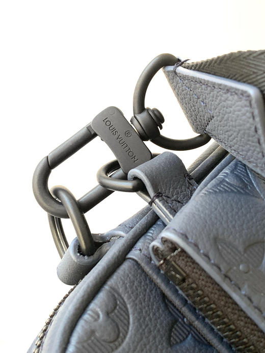 秋冬特惠💰1350 渠道级LV【全钢五金 MB163c01变码芯片】te级LV 全套包装 M27925深蓝色压花 本款 Trio Messenger 邮差包 商品图5