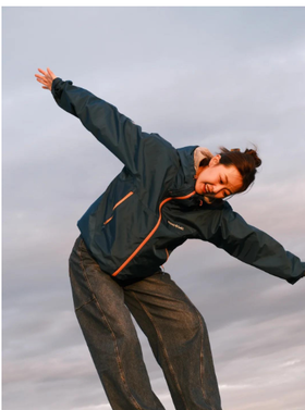 【驴友实拍】montbell雨舞者！户外领队墙裂推荐！国内大部分路线基本满足！