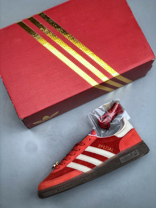 点此购买 阿迪Handball Spezial马年限定中国红男女款经典复古休闲板鞋 98 339202 商品图2