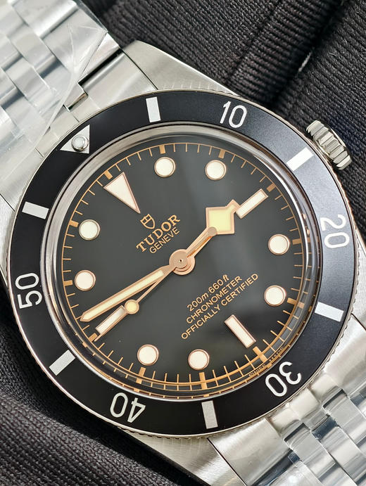 ZF出品—时光铸经典，腕间藏锋芒—帝舵碧湾54型M79000腕表【表壳】帝舵79000选用不锈钢打造表壳，经磨光与磨砂双工艺处理，有41和37毫米可选，直径复刻1950年代潜水表经典比例精品中的精品❕ 商品图3