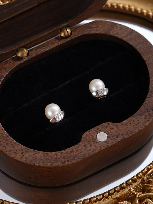 子佩集【元宝映月】银S925珍珠惜王妃耳钉【SPE0240002】5.5mm珠发财元宝2601 商品图11