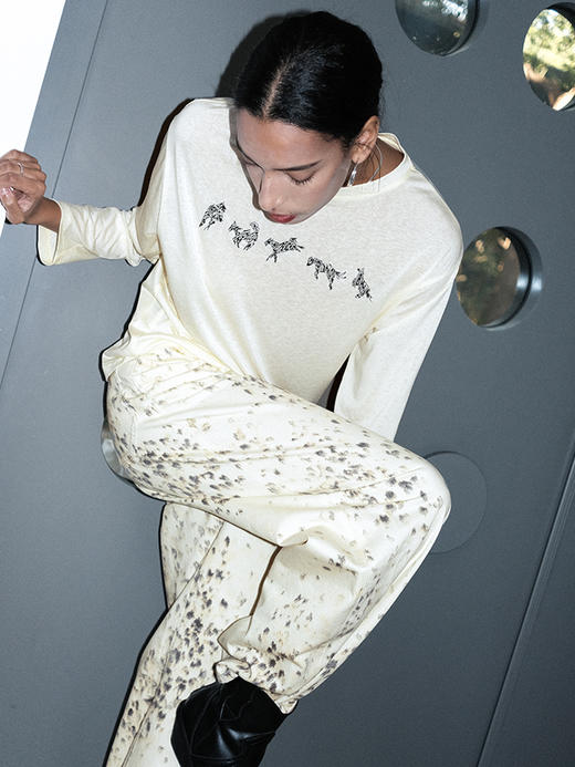 TR她热 小马奔腾 淡黄色钉珠涂鸦小马百搭宽松天丝长袖T恤打底衫 商品图4