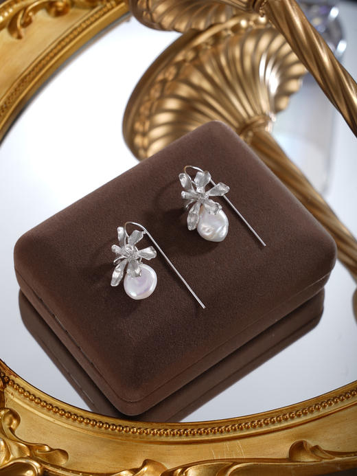 子佩集【花开凝香】银S925珍珠惜王妃耳环【SPE0890001】11*13mm珠巴洛克U型兰花草插针2601 商品图2