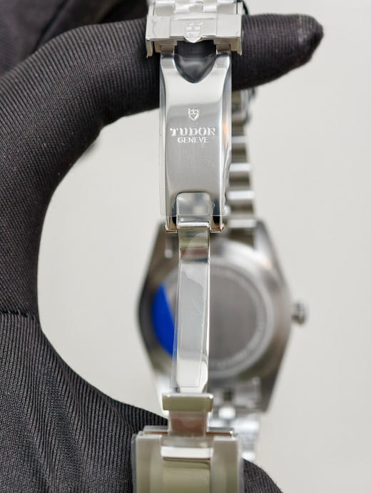 ZF出品—时光铸经典，腕间藏锋芒—帝舵碧湾54型M79000腕表【表壳】帝舵79000选用不锈钢打造表壳，经磨光与磨砂双工艺处理，有41和37毫米可选，直径复刻1950年代潜水表经典比例精品中的精品❕ 商品图5