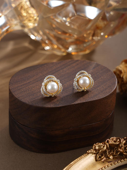 子佩集【玫瑰海雾】银S925珍珠惜王妃耳钉【XXED002】6.8mm珠镀金三环绕2601 商品图4