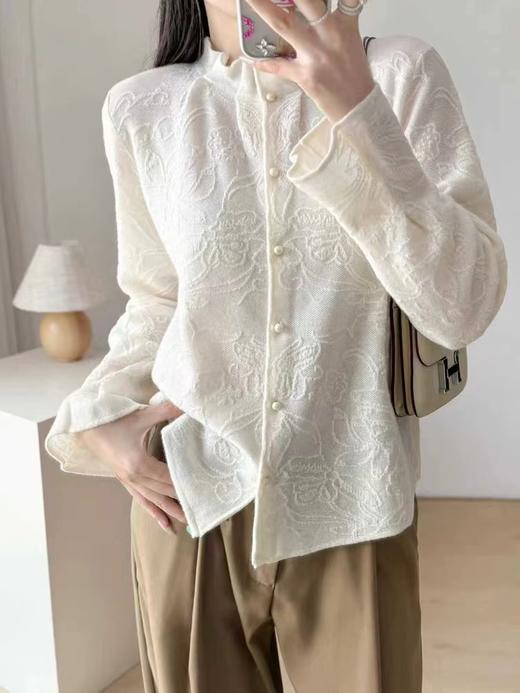 F010779法式气质木耳边半高领立体提花喇叭袖羊毛针织衬衫 商品图0