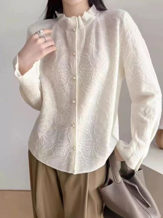 F010779法式气质木耳边半高领立体提花喇叭袖羊毛针织衬衫 商品图1