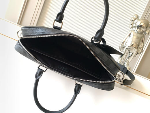 秋冬特惠💰1450 渠道级LV【全钢五金 MB163c01变码芯片】te级LV 全套包装 M46457黑格 男包公文包系列 商品图7