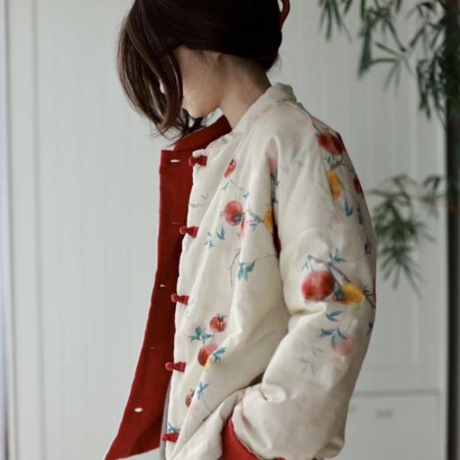 【新年穿新衣！一件顶两件！】佐姿莎 新中式国风水墨花卉纯棉棉服/马甲 双面穿+五色国风；柔软舒适，锁温透气，蓬松软乎不压身；盘扣+珍珠扣双扣设计；定染中式水墨印花 温柔雅致 商品图3