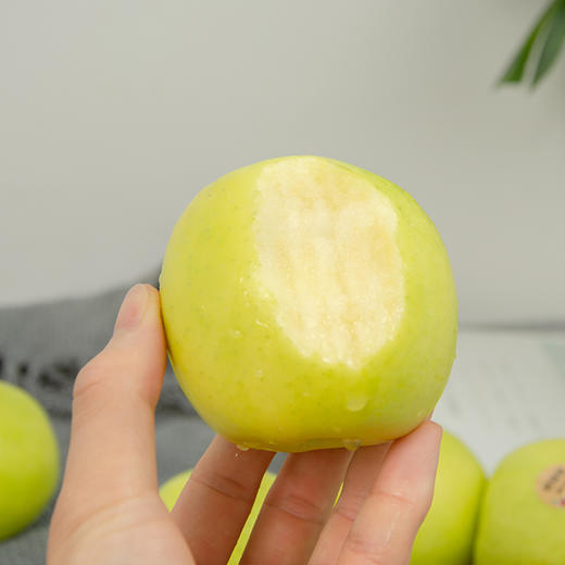 【瑞雪苹果】产自陕西白水县，我国自主培育、自主知识产权的苹果新品种，独特香味，水润脆嫩 商品图3